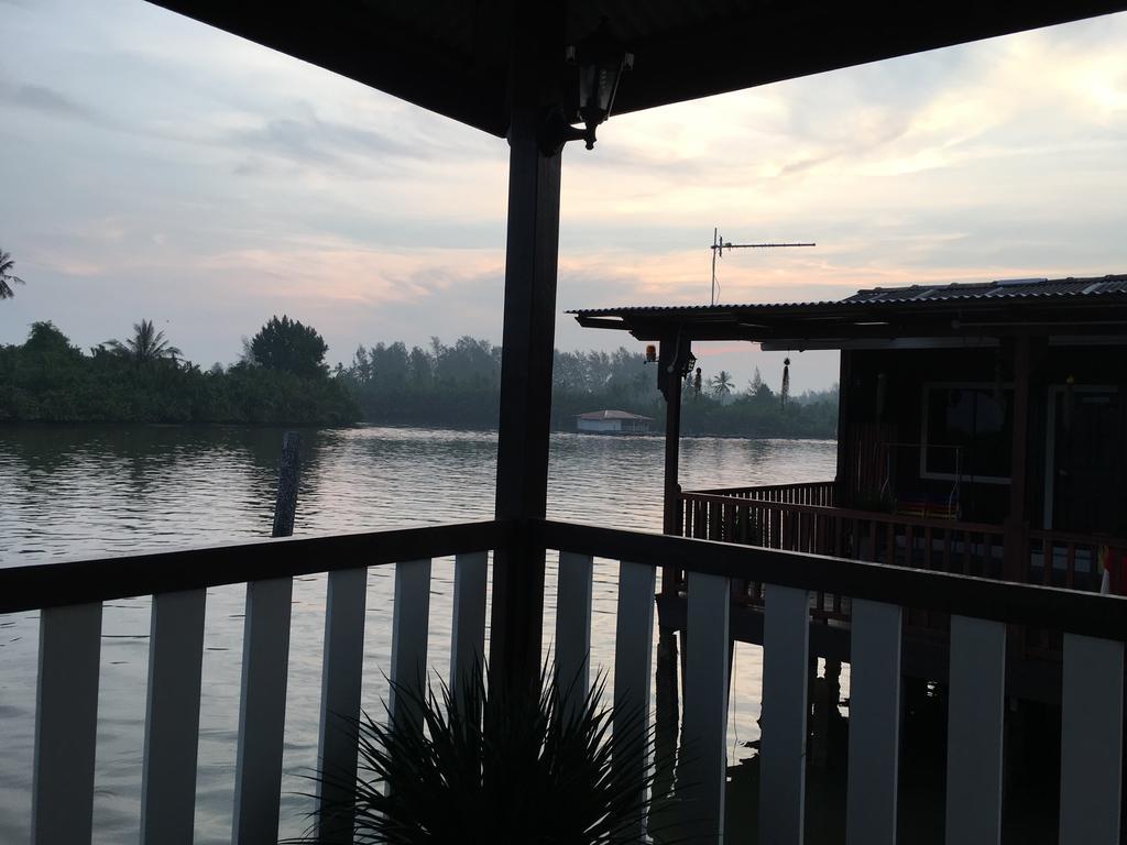 Maena Water Chalets Tumpat Extérieur photo